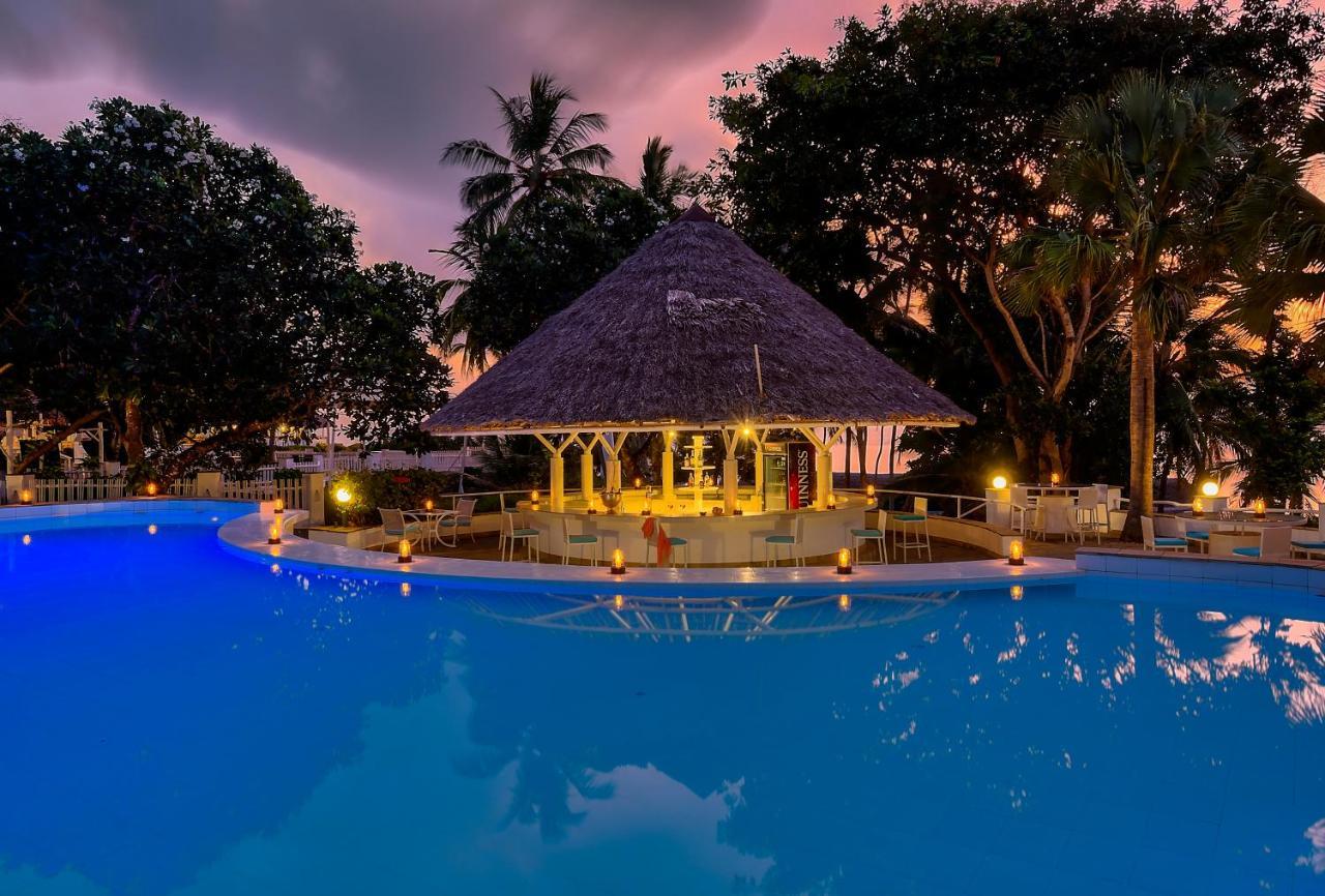 Diamonds Leisure Beach & Golf Resort Diani Beach Exterior foto The swimming pool at the hotel