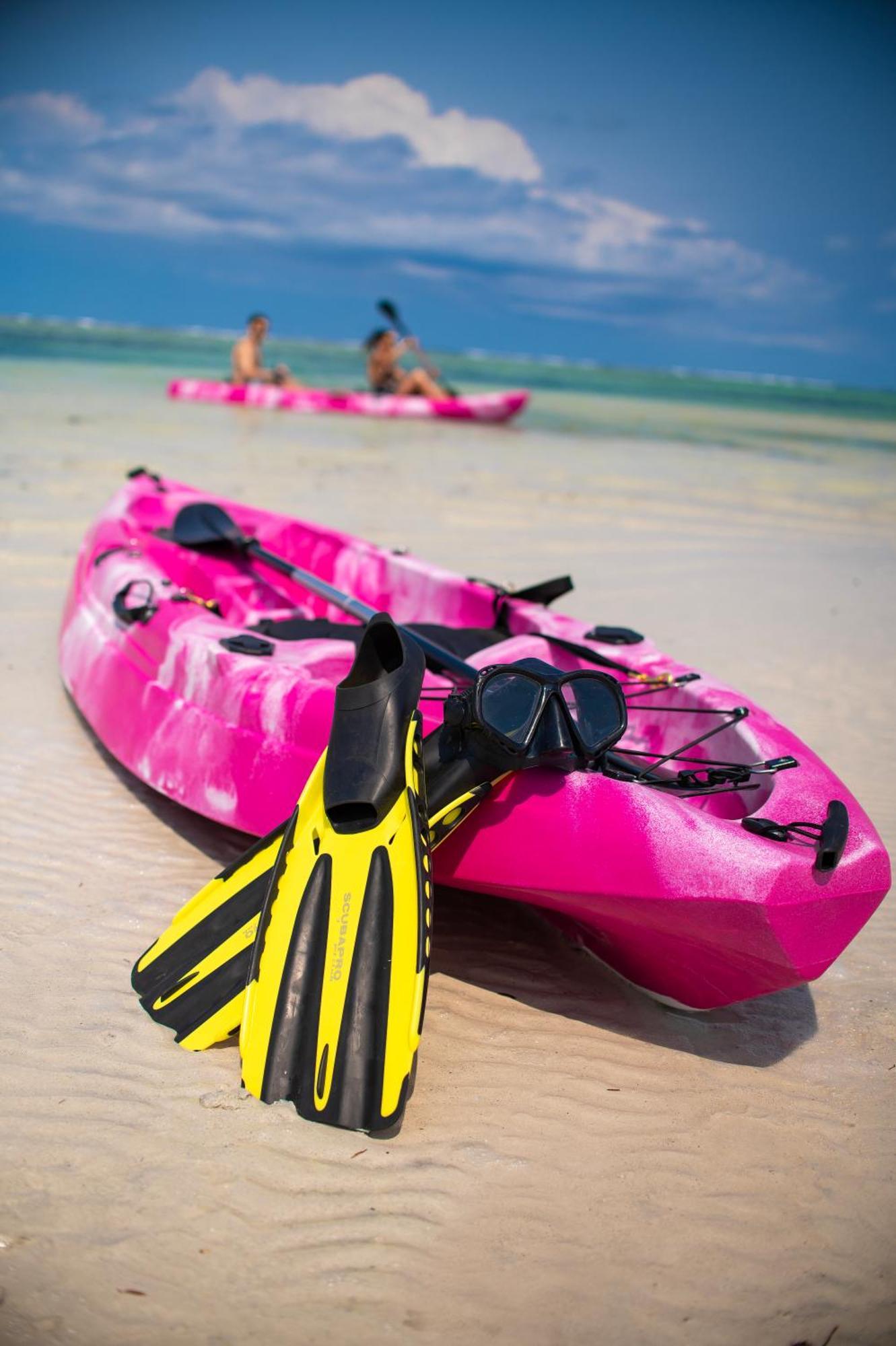 Diamonds Leisure Beach & Golf Resort Diani Beach Exterior foto A sit-on-top kayak with a pair of flippers