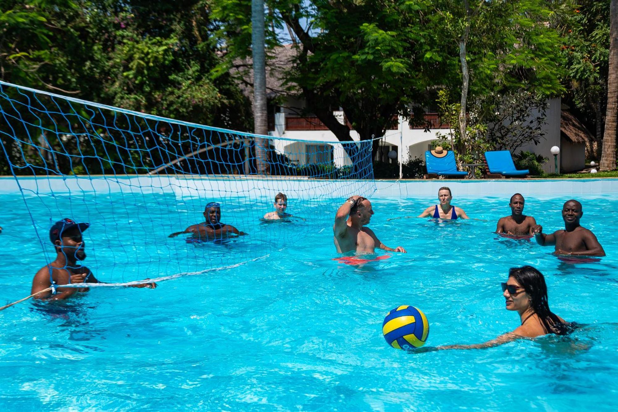 Diamonds Leisure Beach & Golf Resort Diani Beach Exterior foto Water volleyball