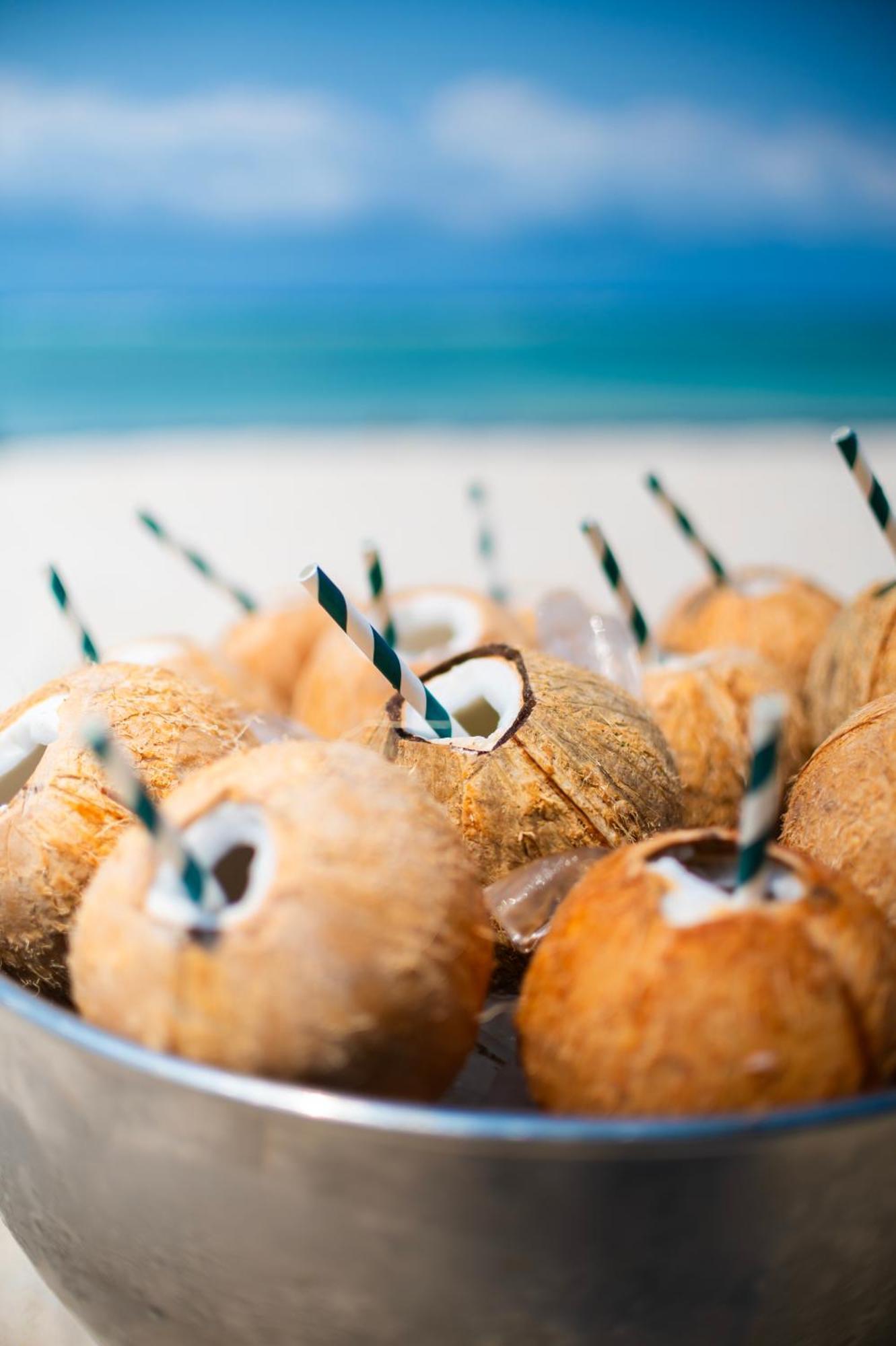 Diamonds Leisure Beach & Golf Resort Diani Beach Exterior foto Coconut water