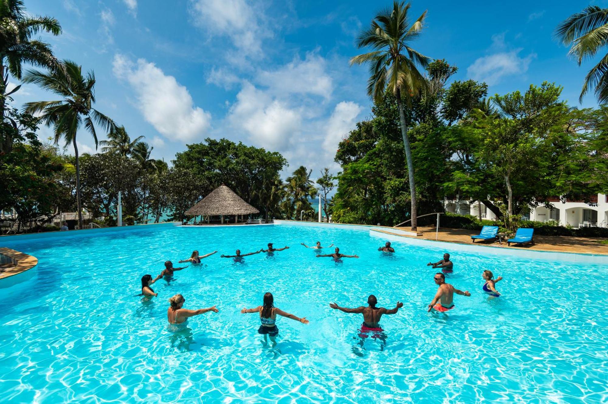 Diamonds Leisure Beach & Golf Resort Diani Beach Exterior foto The pool at the Nyali Beach Resort