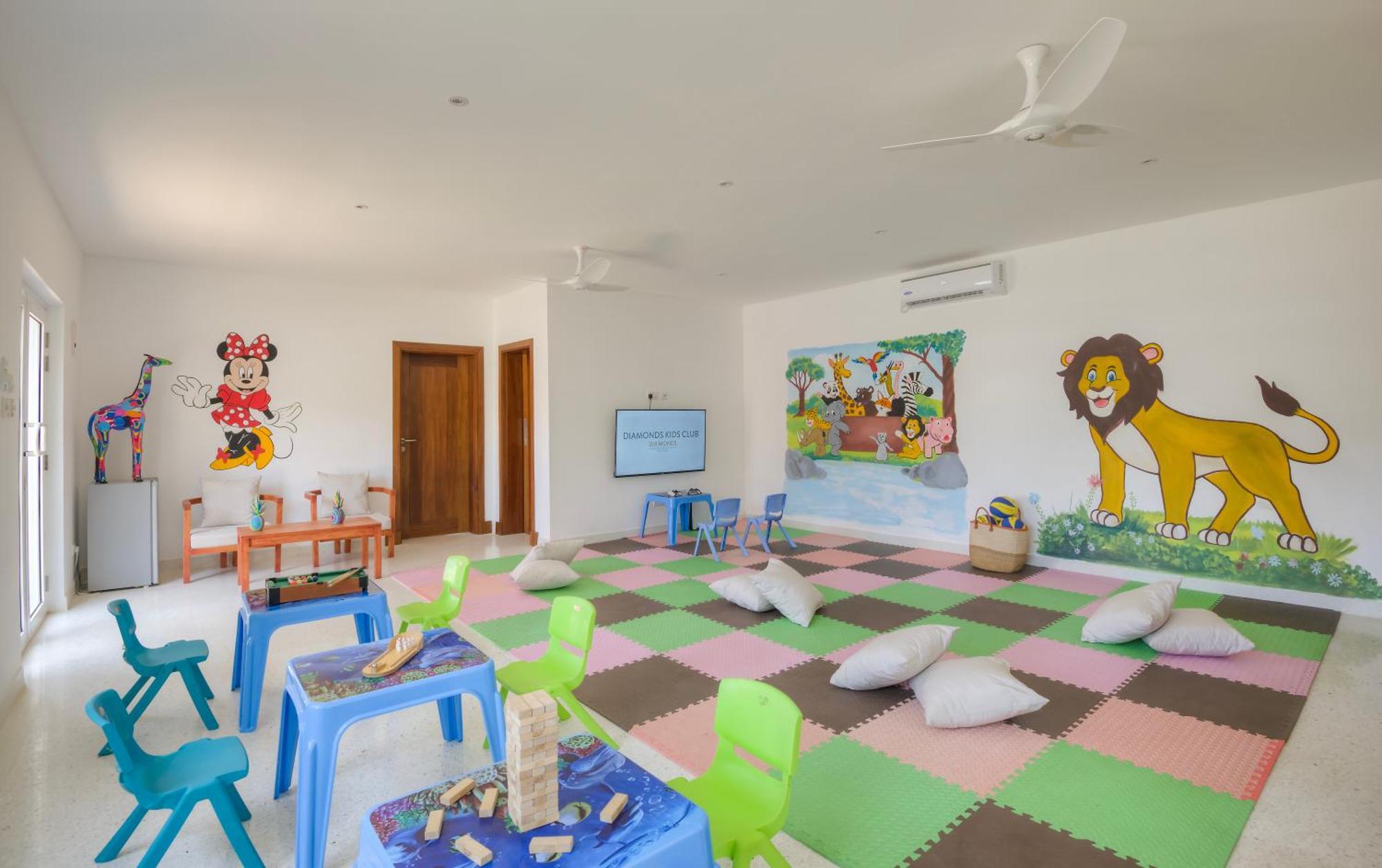 Diamonds Leisure Beach & Golf Resort Diani Beach Exterior foto Childcare centre