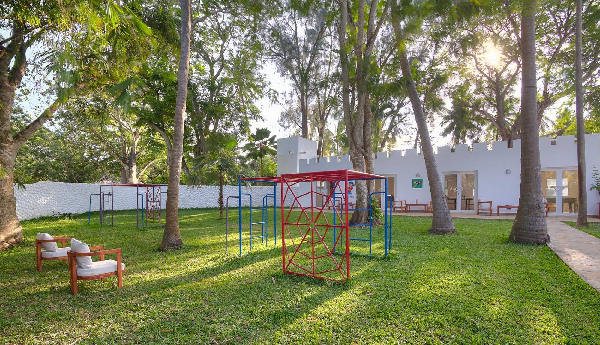 Diamonds Leisure Beach & Golf Resort Diani Beach Exterior foto Playground