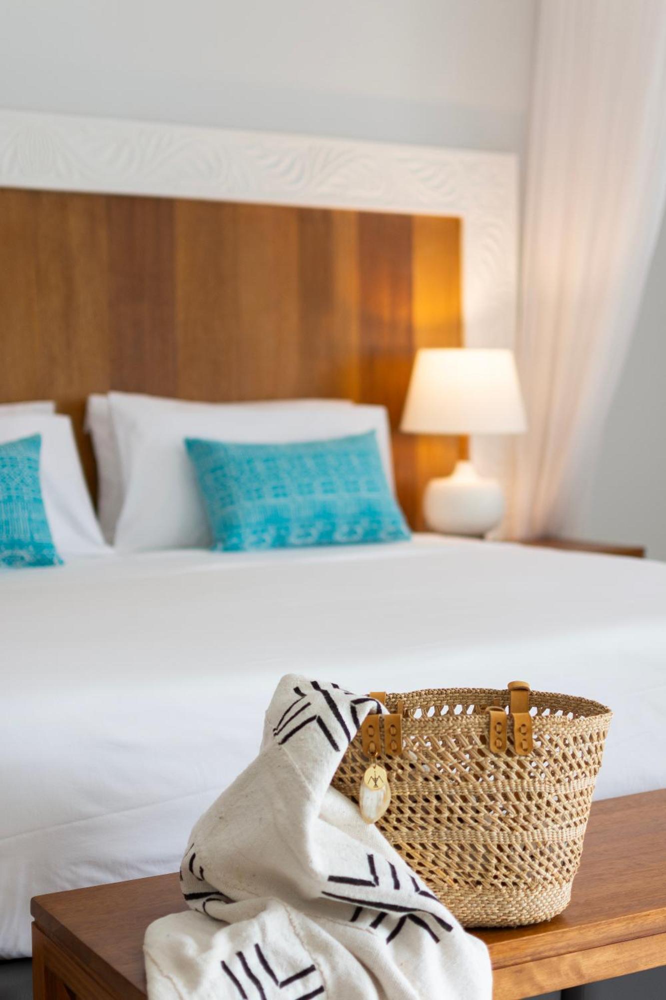 Diamonds Leisure Beach & Golf Resort Diani Beach Exterior foto A bedroom at the hotel