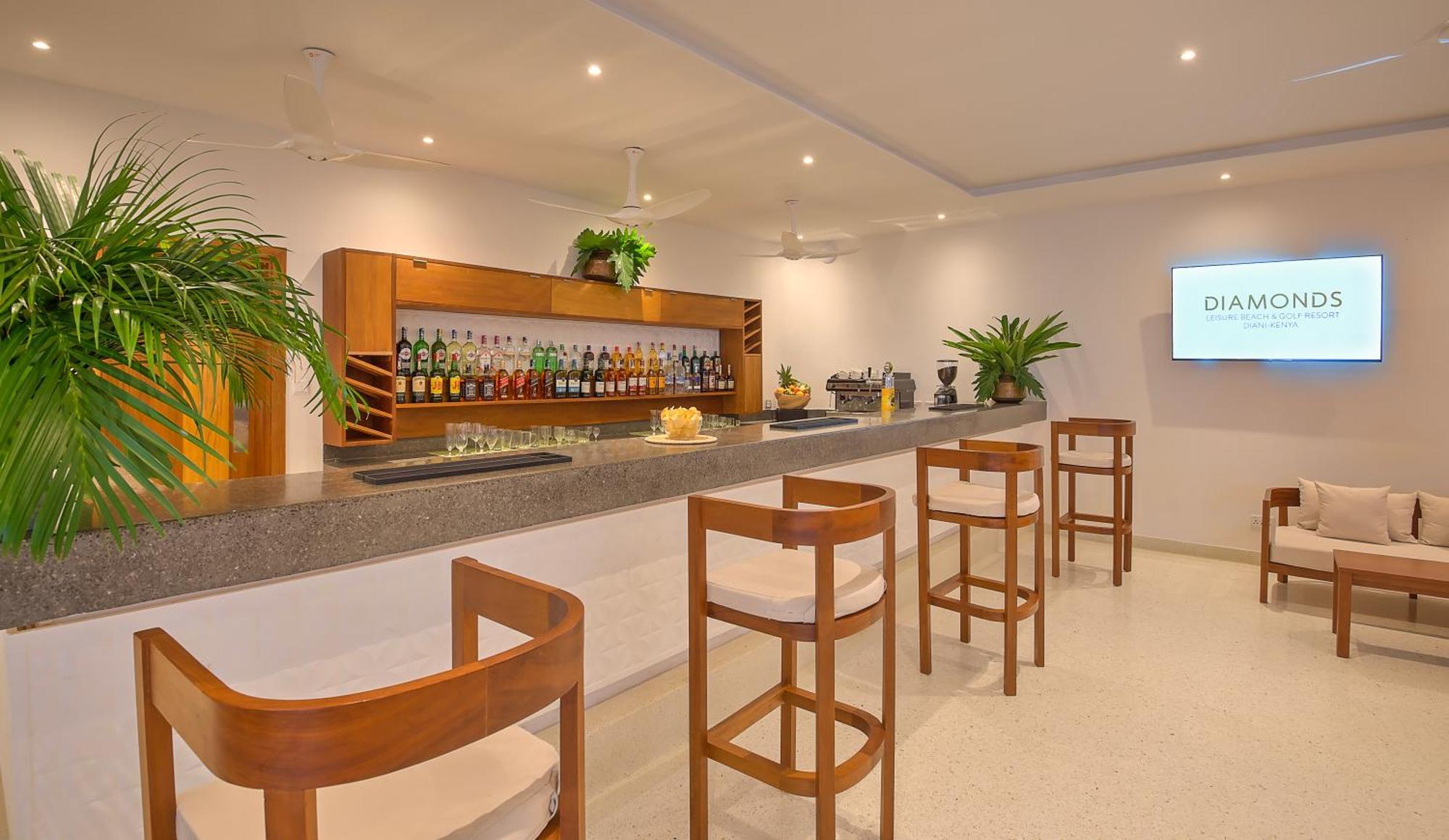 Diamonds Leisure Beach & Golf Resort Diani Beach Exterior foto Diamond Lounge at Male International Airport