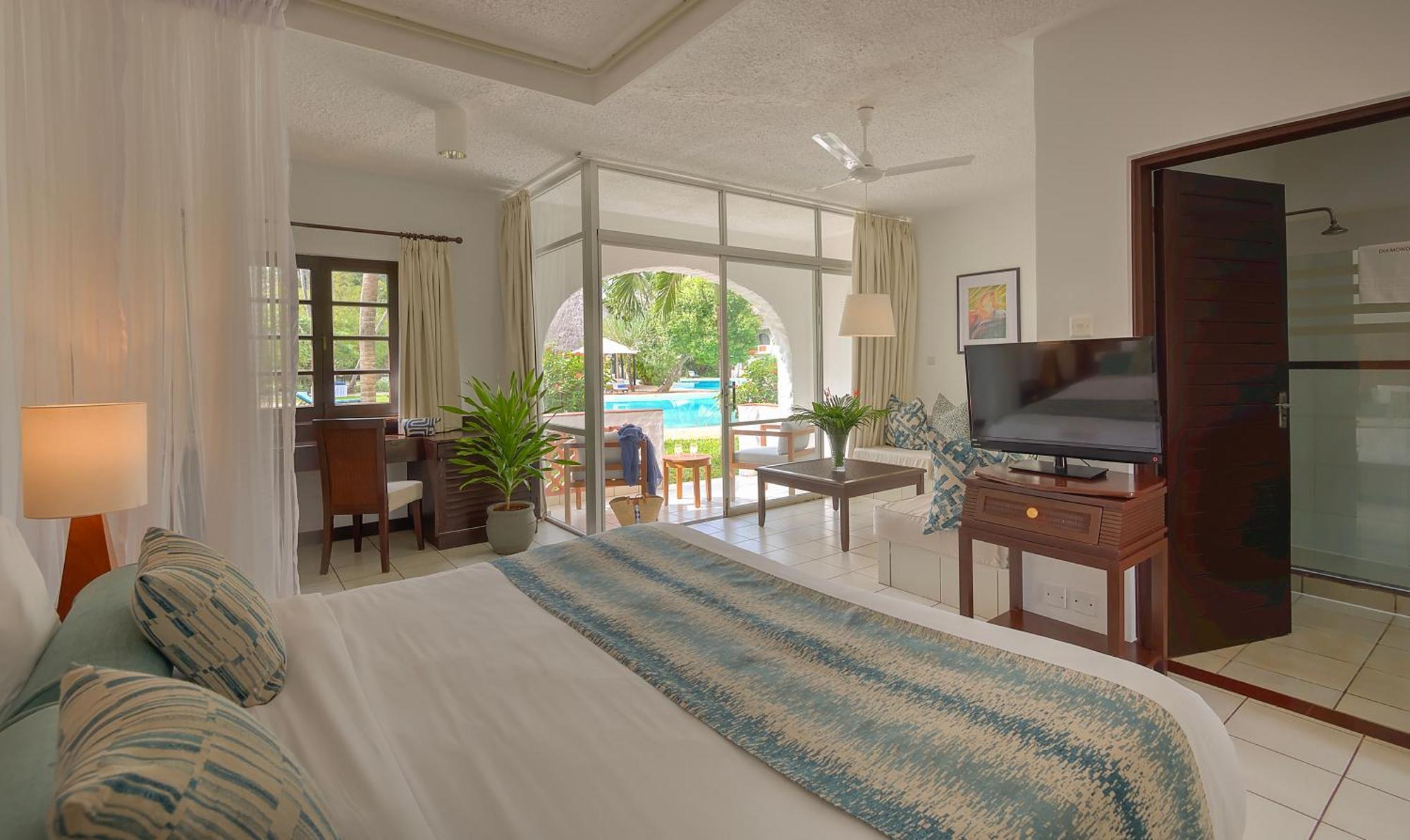 Diamonds Leisure Beach & Golf Resort Diani Beach Cameră foto A room at the hotel