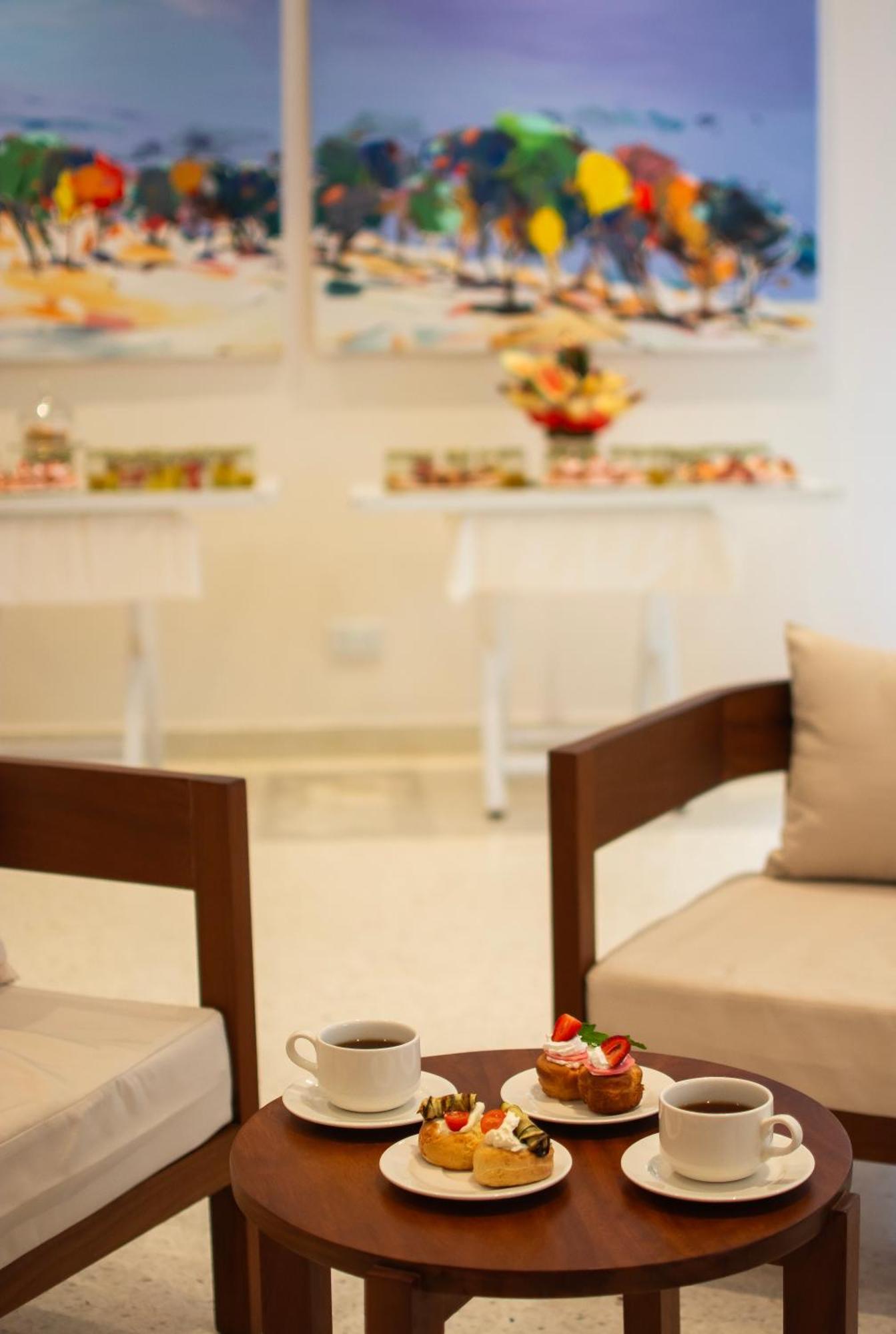 Diamonds Leisure Beach & Golf Resort Diani Beach Exterior foto A typical waiting room
