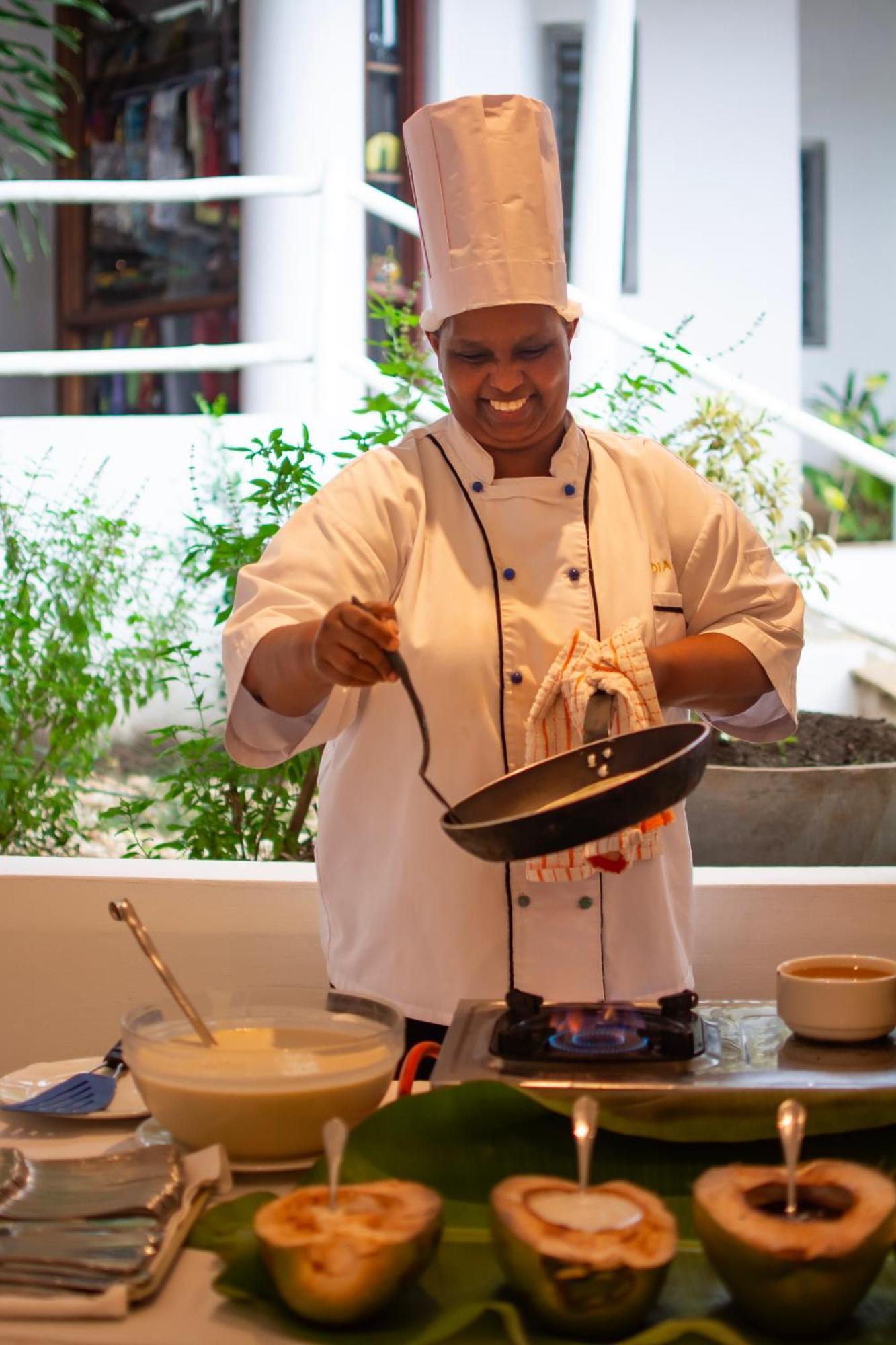 Diamonds Leisure Beach & Golf Resort Diani Beach Exterior foto A chef cooking